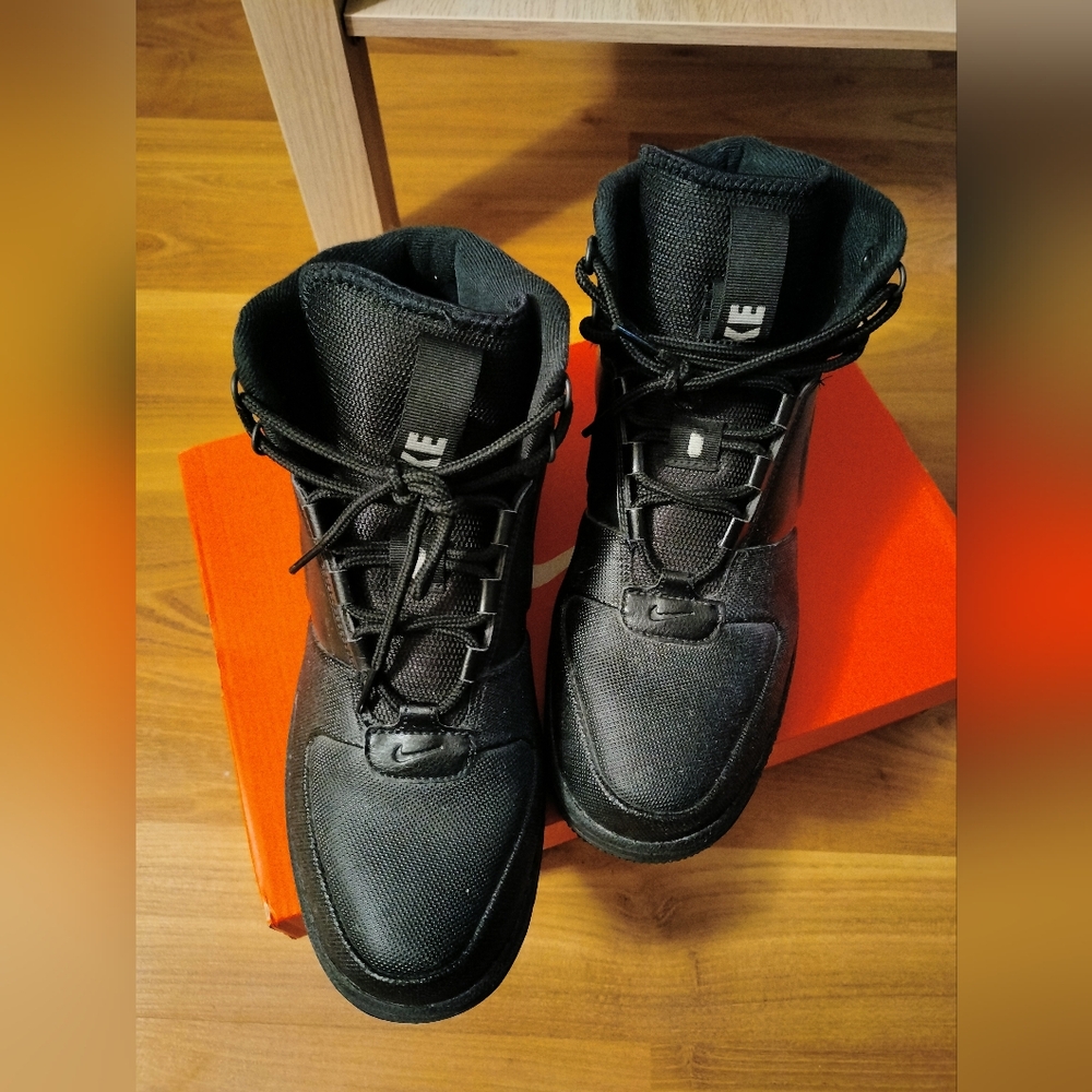 NIKE men's path winter sneaker boots